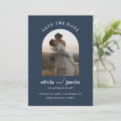 Moderne Minimalistische Boho Save the Date Fotokar Einladung (Stehend Vorderseite)