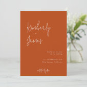 Moderne Minimalistische Burnt Orange Script Hochze Save The Date (Stehend Vorderseite)
