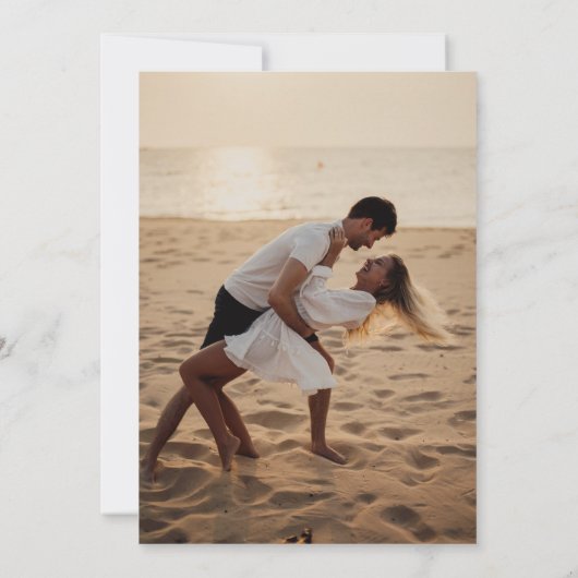 Moderne Minimalistische Dreamy Script Foto Hochzei Einladung (Rückseite)