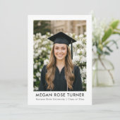 Moderne Minimalistische Drei-Foto-Abschlussfeier Einladung (Stehend Vorderseite)