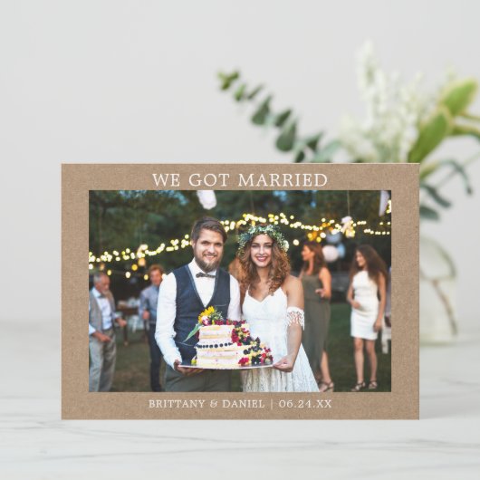 Moderne Minimalistische Einfache Wir Got Verheirat Dankeskarte (Stehend Vorderseite)