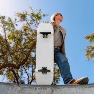 Moderne minimalistische einfarbige Weißtöne Skateboard