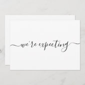 Moderne Minimalistische Elegante Script-Schwangers Ankündigung (Vorne/Hinten)