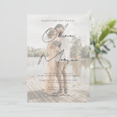 Moderne Minimalistische Foto-Hochzeit Einladung (Stehend Vorderseite)