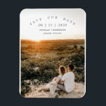 Moderne Minimalistische Foto-Hochzeit spart das Da Magnet<br><div class="desc">Das Design ist simplizistisch moderne Blocktopografie und Ihr phantastisches Foto. Einfache Anpassung wichtiger Informationen von der Wahl. Ideal für jedes moderne Hochzeitsthema und perfekt für jede Jahreszeit.</div>