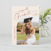 Moderne Minimalistische Grad-FOTO-Graduierungspart Einladung (Stehend Vorderseite)