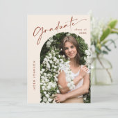 Moderne Minimalistische Grad-FOTO-Graduierungspart Einladung (Stehend Vorderseite)