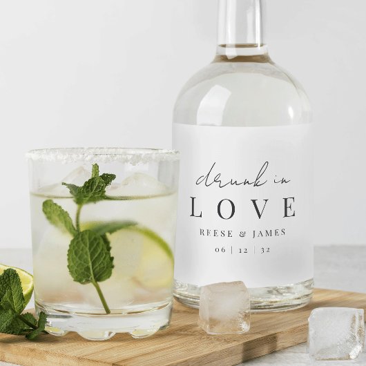 Moderne Minimalistische Hochzeit "Betrunken in Lie Alkoholflaschenetikett