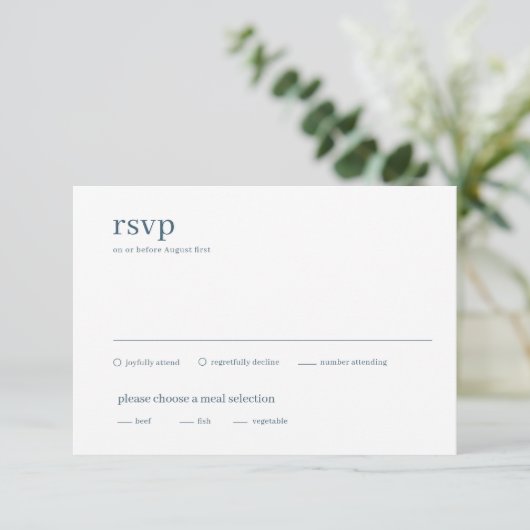 Moderne Minimalistische Hochzeit in Blau und Weiß RSVP Karte (Stehend Vorderseite)