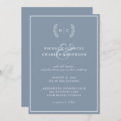 Moderne Minimalistische Hochzeit mit blauem Monogr Einladung (Vorne/Hinten)