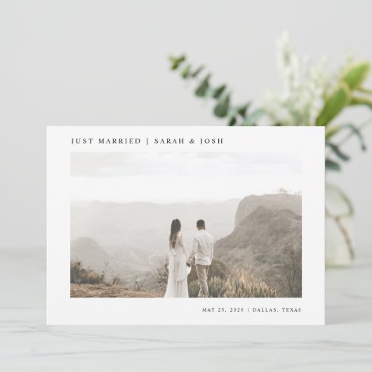 Moderne Minimalistische Hochzeit mit nur verheirat Ankündigung (Stehend Vorderseite)