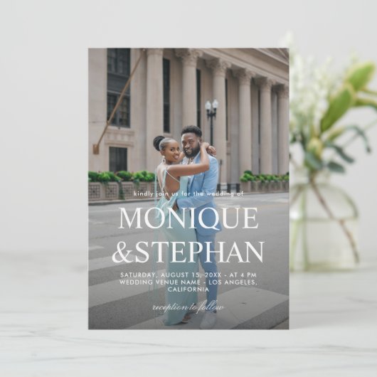 Moderne Minimalistische Hochzeit mit QR-Code für z Einladung (Stehend Vorderseite)