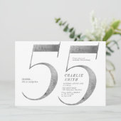 Moderne minimalistische Imitate Silber 55. Geburts Einladung (Stehend Vorderseite)