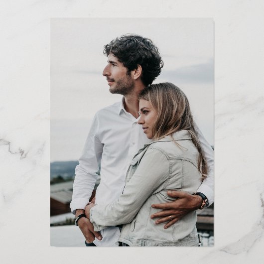 Moderne minimalistische Initialen Foto-grüne Goldf Folieneinladung (Rückseite)