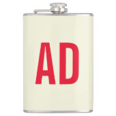 Moderne Minimalistische Initialen Rotes Monogramm Flachmann (Vorderseite)