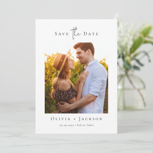Moderne Minimalistische Kalligrafie-Foto-Hochzeit Save The Date (Stehend Vorderseite)