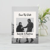 Moderne Minimalistische Kalligraphie-Hochzeit Save The Date (Stehend Vorderseite)