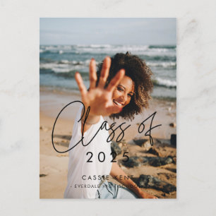 Moderne minimalistische Klasse 2025 Abschluss Foto Postkarte