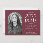 Moderne Minimalistische Maroon Foto Graduation Par Einladung (Vorderseite)