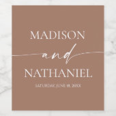 Moderne Minimalistische Mocha Mousse Wedding Weinetikett (Einzelnes Label)