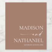 Moderne Minimalistische Mocha Mousse Wedding Weinetikett (Einzelnes Label)
