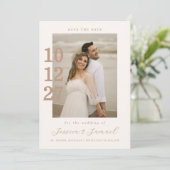 Moderne Minimalistische Mocha Script Foto Hochzeit Save The Date (Stehend Vorderseite)