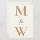 Moderne Minimalistische Monogram Ivory Tan Wedding Einladung (Vorne/Hinten)