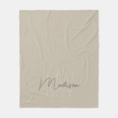 Moderne Minimalistische Monogramm Beige Skriptbeze Fleecedecke (Vorderseite)
