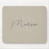 Moderne Minimalistische Monogramm Beige Skriptbeze Mousepad (Vorne)