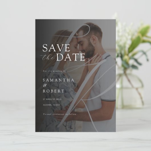 Moderne Minimalistische Monogramm-Foto-Hochzeit Save The Date (Stehend Vorderseite)