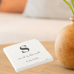 Moderne Minimalistische Monogramm-Hochzeit Steinuntersetzer<br><div class="desc">Modernes,  minimalistisches Hochzeitsgeschenk für das glückliche Paar. Mit Monogramm mit dem Anfangsdatum,  den Namen und dem Hochzeitsdatum. Einzigartiges Hochzeitsgeschenk.</div>