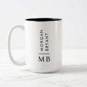 Moderne Minimalistische Monogramm Schwarz/Weiß Zweifarbige Tasse (Links)