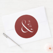 Moderne minimalistische Pärchen-Monogramm-Bordeaux Runder Aufkleber (Umschlag)