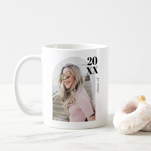 Moderne Minimalistische Pink Arch Foto Graduation Kaffeetasse (Mit Donut)