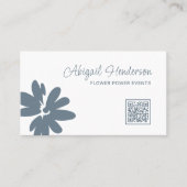 Moderne Minimalistische QR Code Dusty Blue Daisy B Visitenkarte (Vorderseite)