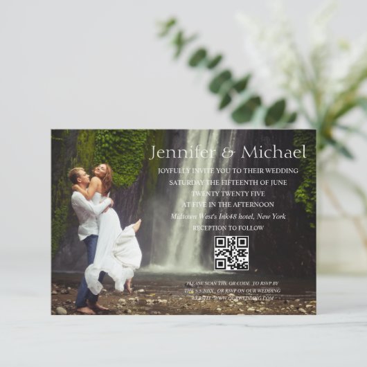 moderne minimalistische qr Code uAwg Hochzeit Einladung (Stehend Vorderseite)