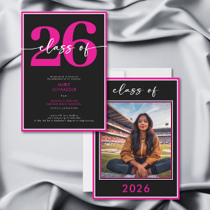 Moderne minimalistische rosa Schrift Graduierungsa Einladung