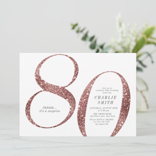Moderne minimalistische Rose Gold Glitzer 80. Gebu Einladung (Stehend Vorderseite)