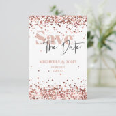 Moderne Minimalistische Rose Gold Glitzer Script Save The Date (Stehend Vorderseite)
