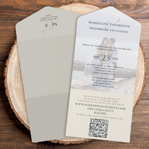 Moderne minimalistische Salbei-Grün-QR-Code-RSVP-F All In One Einladung
