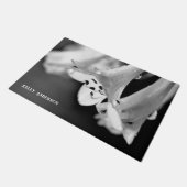 Moderne Minimalistische Schwarz-Weiß-Blume mit Urb Fußmatte (Schrägansicht)