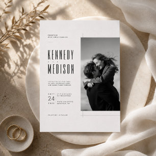 Moderne Minimalistische Schwarz-Weiß-Foto-Hochzeit Einladung