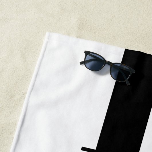 Moderne Minimalistische Schwarz-Weiß-Monogramm-Hoc Strandtuch (Beispiel)