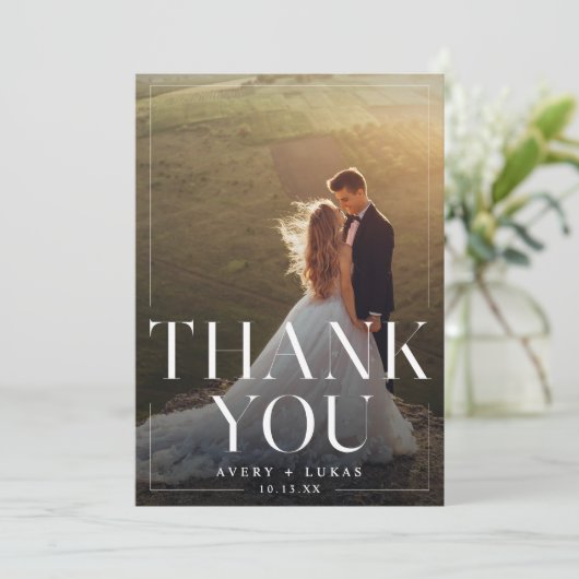 Moderne Minimalistische Schwarz-weiße Hochzeit Dankeskarte (Stehend Vorderseite)