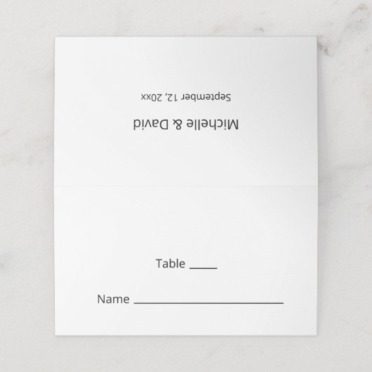 Moderne Minimalistische Schwarz-weiße Lässige Hoch Platzkarte (Außenseite Aufgefaltet)