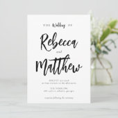 Moderne Minimalistische Schwarz-weiße Skripthochze Einladung (Stehend Vorderseite)