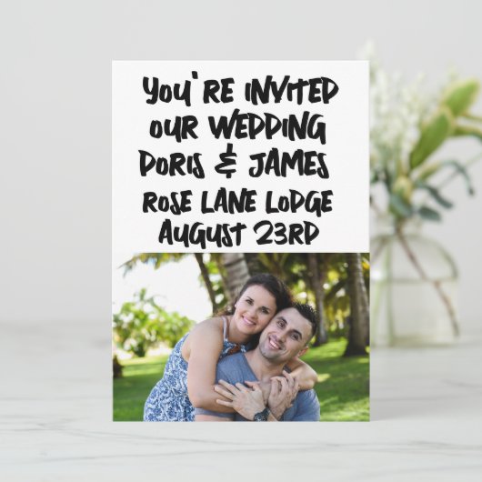 MODERNE MINIMALISTISCHE SCRIPT-BREITERINVITATIONEN EINLADUNG (Stehend Vorderseite)