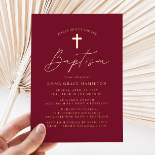 Moderne Minimalistische Script Burgundy-Taufe Folieneinladung