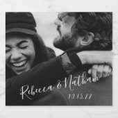 Moderne Minimalistische Script Custom Foto Hochzei Alkoholflaschenetikett (Einzelnes Label)