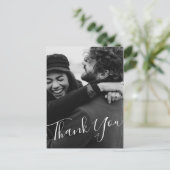 Moderne Minimalistische Script Custom Foto Hochzei Postkarte (Stehend Vorderseite)